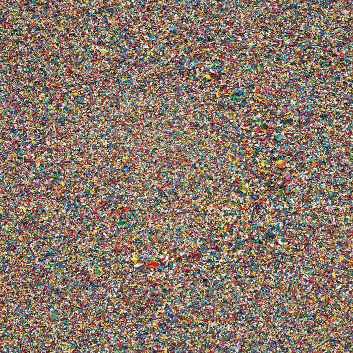 Marsfeld CXXXII zeigt ein abstraktes Gemälde mit dichten Farbsplittern aus recycelter Farbe und Sand auf 30 × 40 cm – ein strukturiertes Farbenmeer. Atelier Hellbusch.