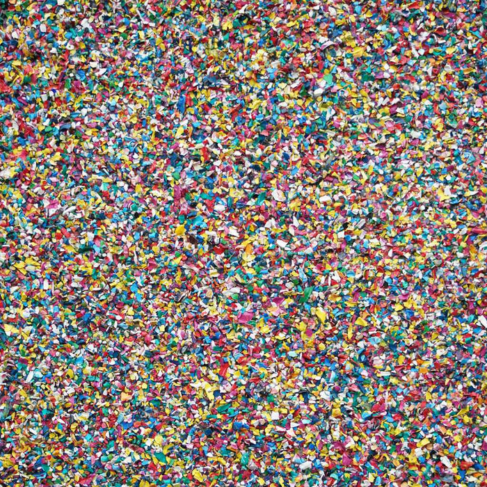 Marsfeld CXXXII zeigt ein abstraktes Gemälde mit dichten Farbsplittern aus recycelter Farbe und Sand auf 30 × 40 cm – ein strukturiertes Farbenmeer (Nahaufnahme). Atelier Hellbusch.