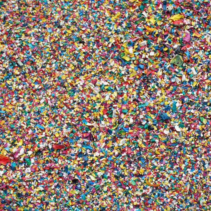 Marsfeld CXXXII zeigt ein abstraktes Gemälde mit dichten Farbsplittern aus recycelter Farbe und Sand auf 30 × 40 cm – ein strukturiertes Farbenmeer (Nahaufnahme). Atelier Hellbusch.