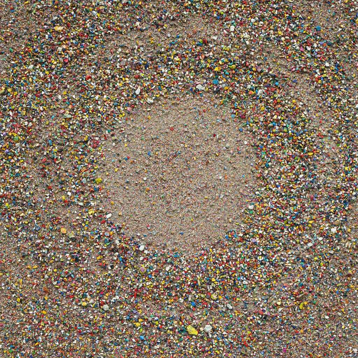 Abstraktes Kunstwerk „Marsfeld CXXXIII“, 40x30 cm, bestehend aus Farbresten in kreisförmiger Struktur mit dichter Textur und vielfältiger Farbigkeit. Atelier Hellbusch.