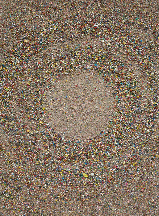 Abstraktes Kunstwerk „Marsfeld CXXXIII“, 40x30 cm, bestehend aus Farbresten in kreisförmiger Struktur mit dichter Textur und vielfältiger Farbigkeit. Atelier Hellbusch.