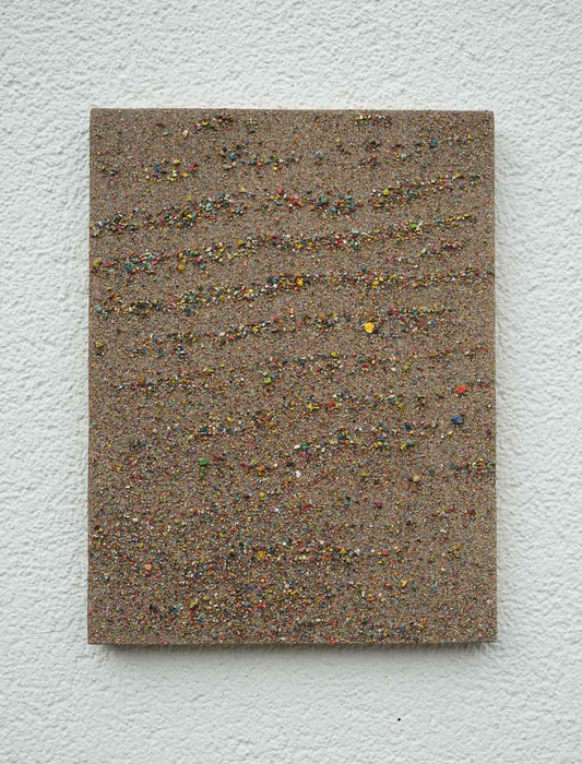 Das Bild zeigt Marsfeld L, ein feines zeitgenössisches Experiment, bestehend aus Farbresten der Palette. Sie erinnern an Sand und Strand. Künstler: Mark Hellbusch.