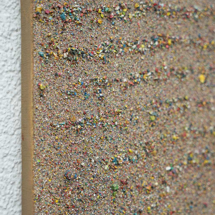 Das Bild zeigt Marsfeld L aus der Seitenperspektive, ein feines zeitgenössisches Experiment, bestehend aus Farbresten der Palette. Sie erinnern an Sand und Strand. Künstler: Mark Hellbusch.