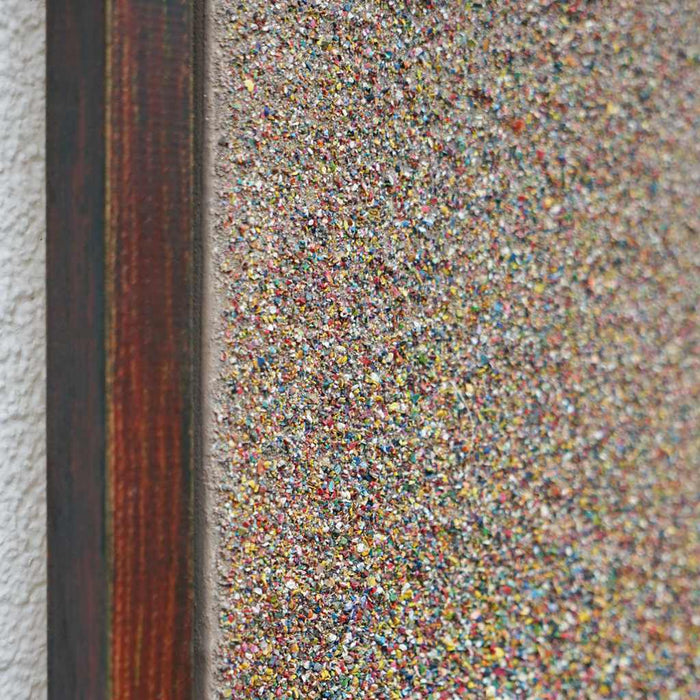 Abstraktes Kunstwerk „Marsfeld XCVI“, 30x24 cm, entstanden aus Farbresten in dichten Farbschichten. Inspiriert von natürlichen Strukturen und Prozessen (Seitenperspektive). Atelier Hellbusch.