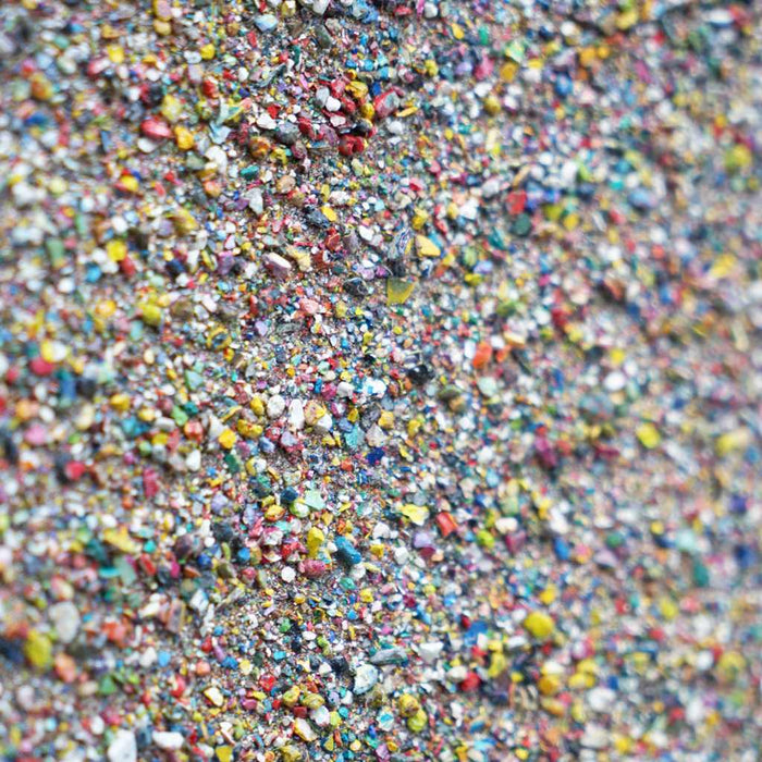 Abstraktes Gemälde „Marsfeld XCVIII“, 30x24 cm, aus bunten Farbresten mit sandiger Struktur und dichter Körnung, 2019 – aus dem Atelier Hellbusch (Nahaufnahme).