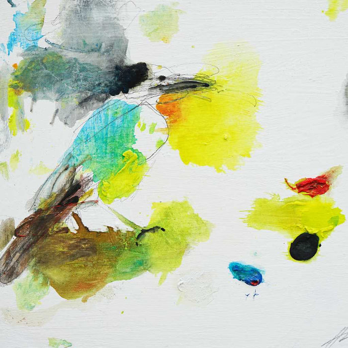 Abstraktes Gemälde eines seltenen Vogels in leuchtendem Blau, Gelb und Braun, mit expressiven Pinselstrichen und sichtbarer Künstlerpalette, Öl auf Leinwand, 30x40 cm, 2025, Wiesbaden bei Frankfurt. ARTLET - Atelier Hellbusch