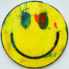 Smiley I – rundes Gemälde mit gelbem Smiley aus der Serie Schmiertafel von Mark Hellbusch