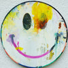 Smiley II – rundes weißes Smiley Gemälde mit violettem Mund und expressiver Ölmalerei aus der Serie Schmiertafel