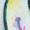 Smiley II (von der Seite) – rundes weißes Smiley Gemälde mit violettem Mund und expressiver Ölmalerei aus der Serie Schmiertafel