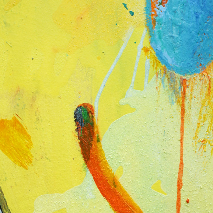 Smiley III (Nahaufnahme) – rundes gelbes Smiley Gemälde mit blauem Auge aus der Serie Schmiertafel von Mark Hellbusch