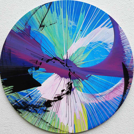 Rundes Gemälde „Splash 12“ in Blau, Violett, Schwarz und Grün, abstrakte Acrylmalerei voller Bewegung und Energie auf rotierender Leinwand, Atelier Hellbusch