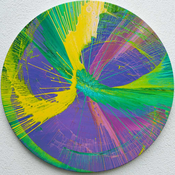 Rundes Gemälde „Splash 25“ in Violett, Grün und Gelb, abstrakte Acrylmalerei mit strahlenförmigen Linien und dynamischer Farbexplosion, modernes Rundbild voller Energie, Atelier Hellbusch