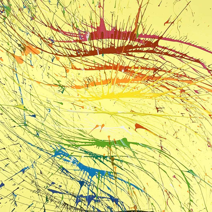 Rundes Gemälde „Splash 78“ in Gelb mit dynamischen Farbspuren in Grün, Blau, Rot, Orange und Schwarz, abstrakte Acrylmalerei in Splash-Technik, Atelier Hellbusch