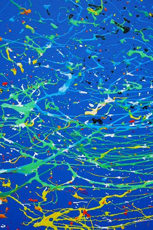 Dynamisches Gemälde in Blau in einer Nahaufnahme:"Splash 56" mit 140 cm Durchmesser, 2024 von Mark Hellbusch gemalt.  