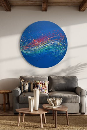 Dynamisches Gemälde in Blau im Wohnzimmer:"Splash 56" mit 140 cm Durchmesser, 2024 von Mark Hellbusch gemalt.