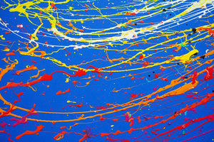 Dynamisches Gemälde in Blau in einer Nahaufnahme:"Splash 56" mit 140 cm Durchmesser, 2024 von Mark Hellbusch gemalt.