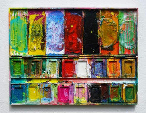 "Der Abschied" zeigt abstrakte Malerei auf einem großen Farbkasten (92 x 112 x 4 cm). In den Mischfächer (oben) sind Gelb, Blau, Grün, Rot, Schwarz und Ocker zu sehen. Unten befinden sich 16 quadratische Teller mit den üblichen Farben eines Farbkastens. In den Zwischenräumen sind Kleckse und Flecken sichtbar. Moderne Kunst vom Künstler Mark Hellbusch. ARTLET | Atelier Hellbusch