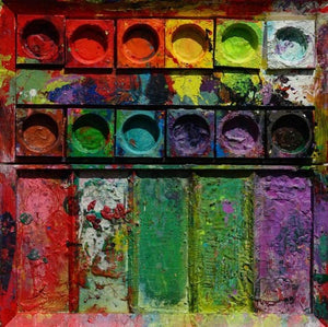 "Am Vesuv" zeigt moderne Kunst auf dem Farbkasten (80 x 80 cm). Zu sehen ist das Gemälde in Wiesbaden. In den Mischfächer (unten) sind violette, grüne, weiße und rote Farben. Oben befinden sich 12 Farbteller mit den bunten Farben eines Farbkastens. In den Zwischenräumen sind Farbkleckse und -flecken sichtbar. Moderne Kunst. ARTLET | Atelier Hellbusch.
