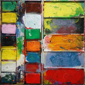 "Gesprächsrunde" zeigt Malerei auf einem überdimensionierten Farbkasten (101 x 101 x 4 cm). In den Mischfächer (rechts) sind blaue, orangene, gelbe, rote und violette Farben zu sehen. Links befinden sich 12 Farbteller mit den üblichen Farben eines Farbkastens. In den Zwischenräumen sind Farbkleckse und -flecken sichtbar. Großformatige Kunst. ARTLET | Atelier Hellbusch