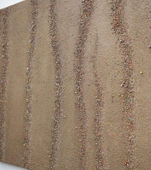  Marsfeld CLVI (Seitenperspektive) besteht aus Farbresten der Palette. Das Bild misst 90 x 140cm. Die Reste bestehen aus getrockneten und zerschlagenen Ölfarben, Acrylfarben und Lack. Über die Größenunterschiede der Farbbrocken entsteht eine wellenartige Komposition, die an Sand und Strand erinnert. Abstrakte Kunst. ARTLET - Atelier Hellbusch.