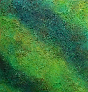Paul | großformatige, zeitgenössische Malerei auf Leinwand zeigt eine Landschaft (125 x 130 cm) von oben. Grüne Farben ergeben eine Komposition, die sich durch hellgrüne und dunkelgrüne abstrakte Formen ergibt. Sie erinnern an Schatten eines Sturmtiefs. Die Lasuren auf dem Bild, in Verbindung mit der haptischen Grundierung, ergeben einen edlen Eindruck. Die zeitgenössische Malerei kann auch online gekauft werden. Großformatige Malerei. ARTLET | Atelier Hellbusch.