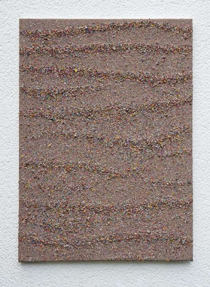 Das Bild zeigt Marsfeld LXXXVI, ein Experiment auf Leinwand (Größe: 70 x 50 cm) mit Farbresten der Palette - aus zerschlagenen Ölfarben, Acrylfarben und Lacken. Über die Größenunterschiede der Farbtrümmer entsteht eine Komposition, die an den Strand erinnert. Zeitgenössische Kunst. ARTLET | Atelier Hellbusch.