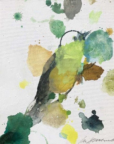 Seltener Vogel | abstraktes Tiermotiv und kleines Bild (30 x 24 cm). Braune, grüne, blaue und graue Farben ergeben eine abstrakte Komposition aus Farbflecken. Auf dem zweiten Blick erkennt man einen Vogel. Die weiße Grundierung in Kombination mit der reduzierten Malerei ergeben eine anregende Leichtigkeit und Magie. Kann man im Onlinehandel kaufen. Kleines Bild. ARTLET | Atelier Hellbusch.